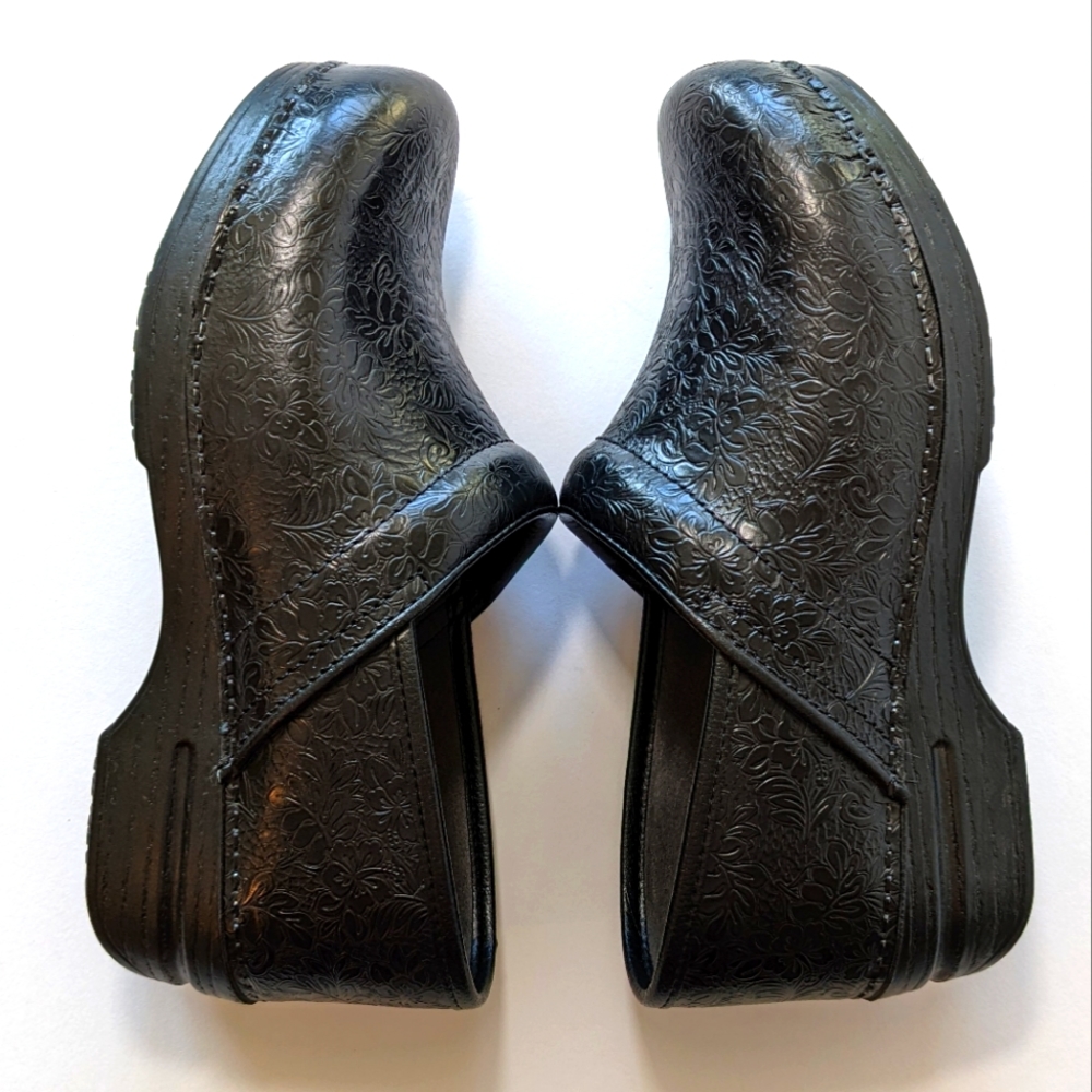 Dansko XP Black Floral Embossed Leather Clogs Women's Size 39 US 8.5-9
